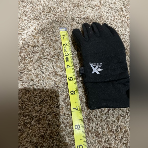 Girls Hat and Gloves - Picture 7 of 9